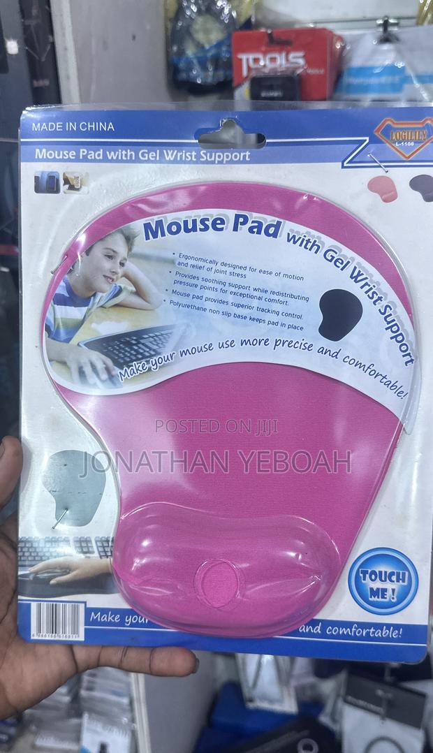 Mouse Pad With Gel Wrist Support · Photo 4