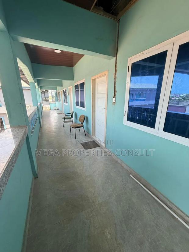 12bdrm House in Kasoa for sale · Photo 2