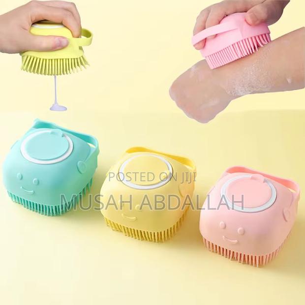 Pets Bathing Brush for Cats and Dogs