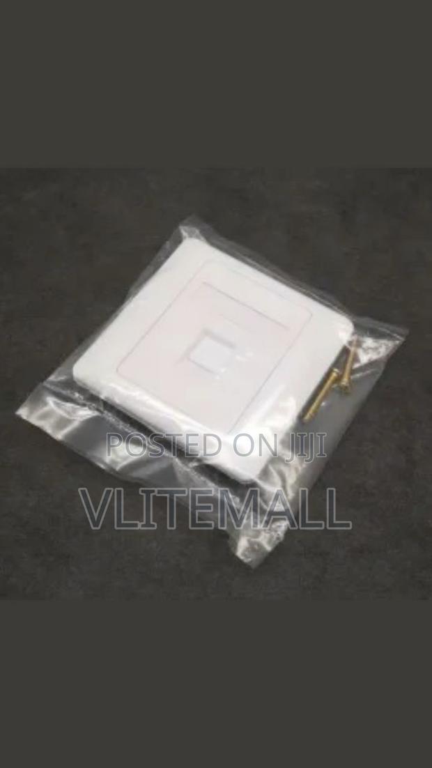 D-Link Faceplate Single With Keystone Jack · Photo 3