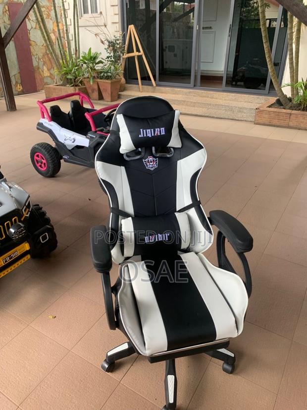 Gaming Chair · Photo 4