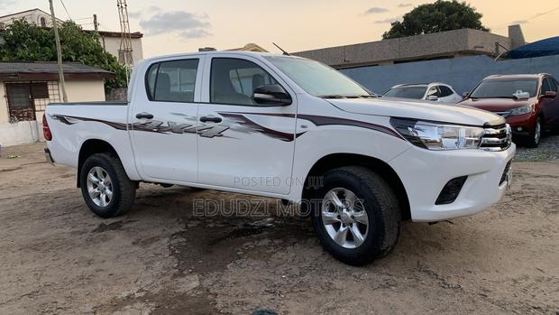 Toyota Hilux Revo Smart Cab Deisel 2.8 AWD 2016 White