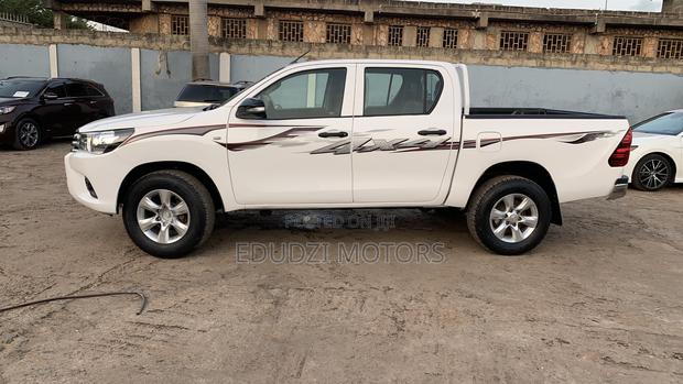 Toyota Hilux Revo Smart Cab Deisel 2.8 AWD 2016 White
