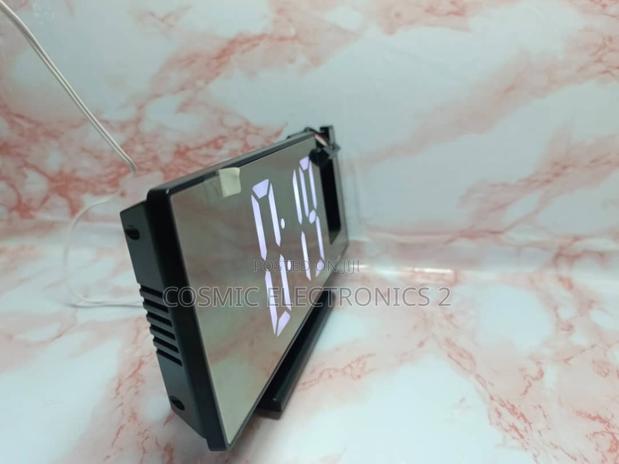 Projector Mirror Alarm Clock photo 3
