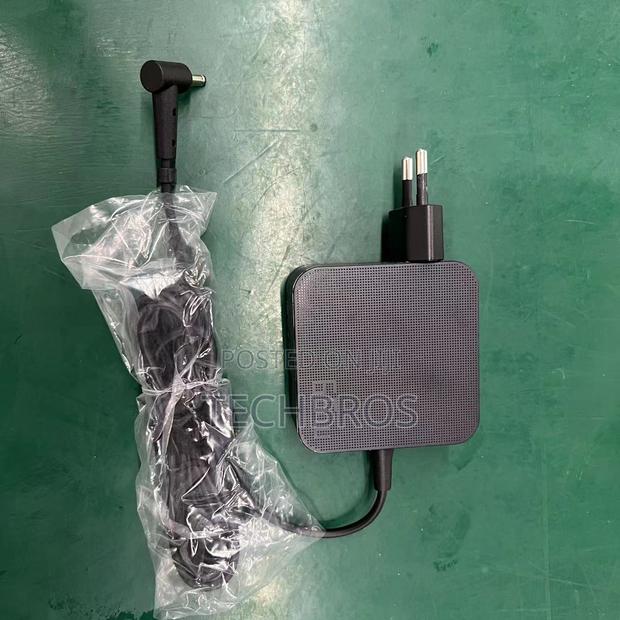 Asus Small Pin Charger for Zenbook 65w · Photo 4