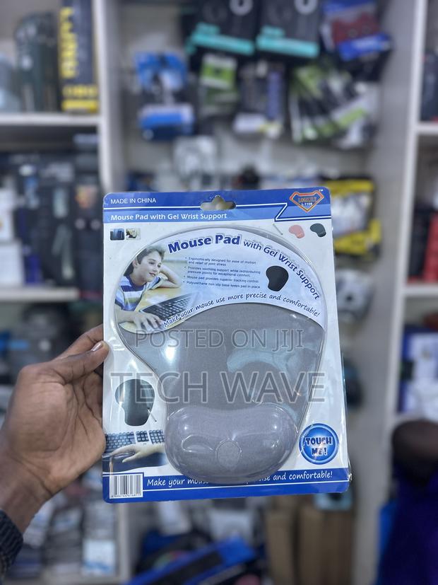 Mouse Pad With Gel Wrist Support · Photo 4