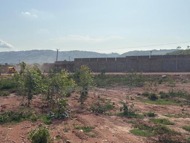 Acres of Titled Land in Oyibi Aya Court · Photo 2