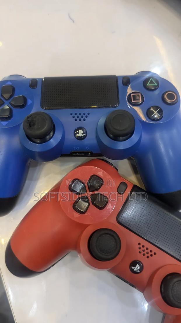 Original Playstation 4 Controllers · Photo 4