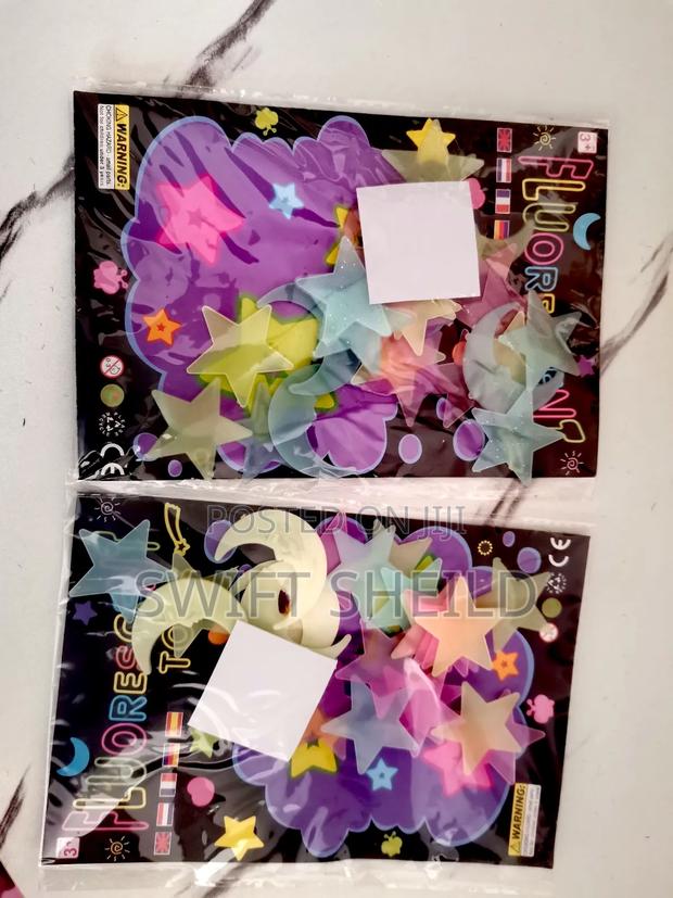 20 Star + 5 Moons Glow Stickers