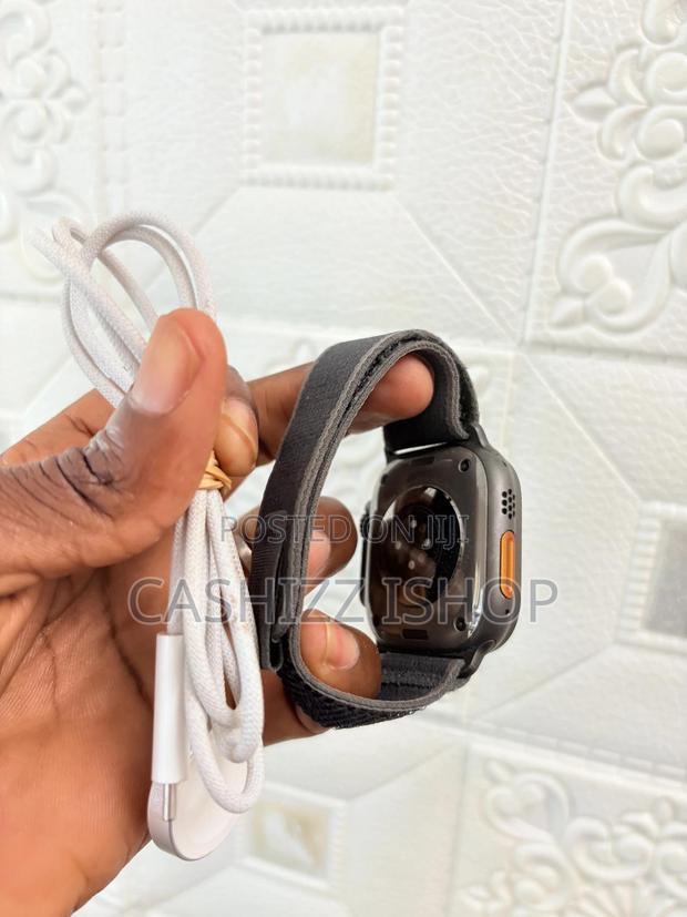 Apple Watch Ultra 2 Black · Photo 2