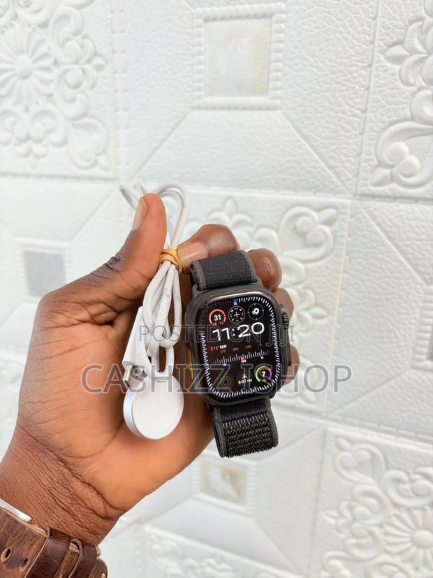 Apple Watch Ultra 2 Black · Photo 1