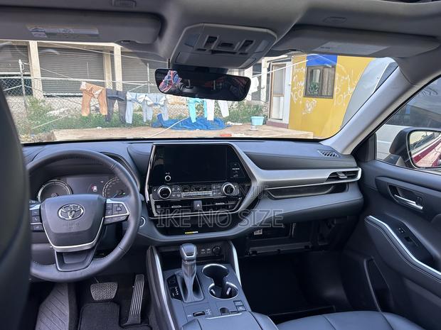 Toyota Highlander 2024 Red