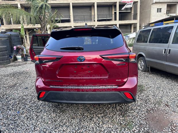 Toyota Highlander 2024 Red