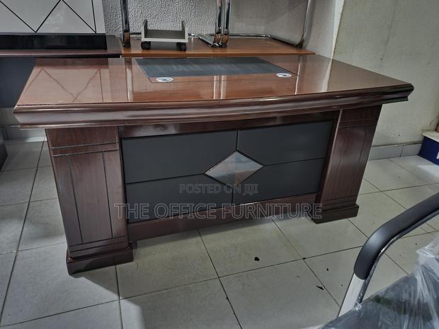 1.6 Executive Table · Photo 2