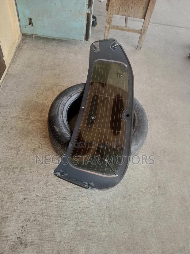 Jeep Renegade 2018 Back Glass Tinted photo 4