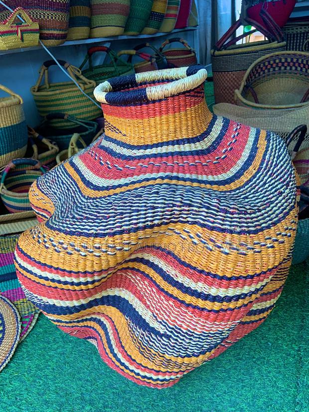 Straw Basket (Waved) · Photo 4