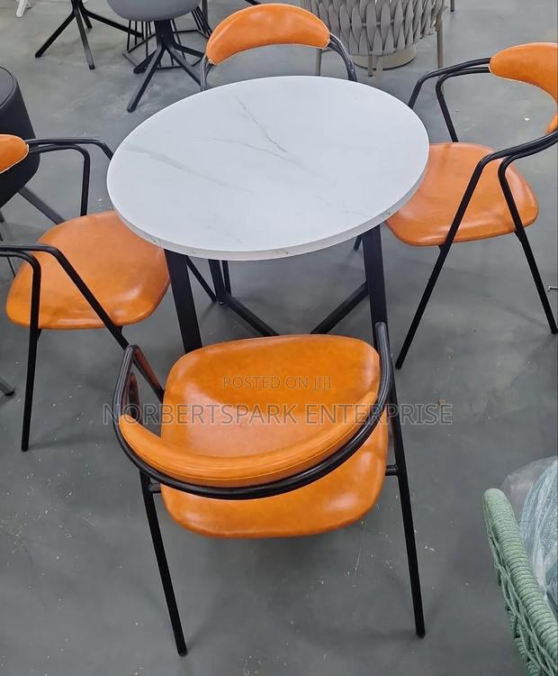 Dining Set (4 Chairs) Q001 · Photo 1