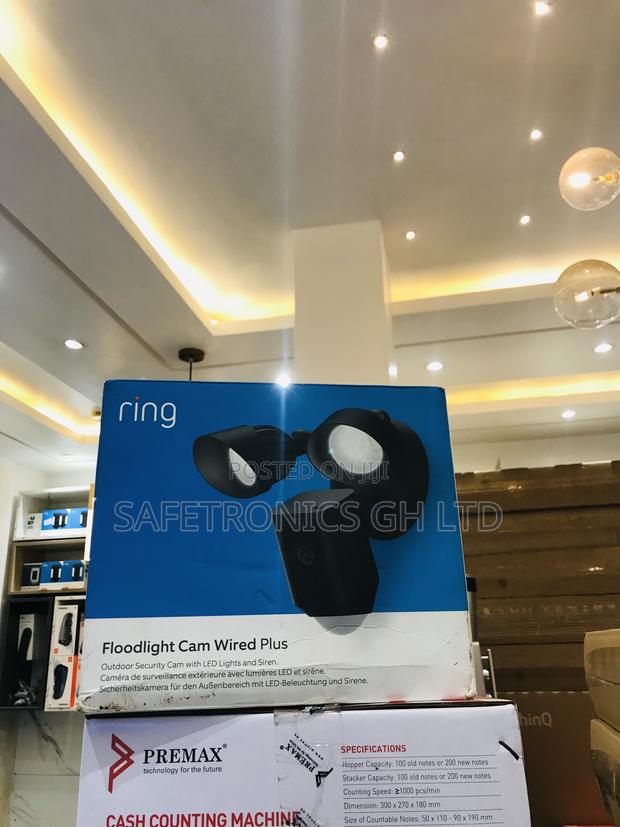 Adorable Ring Floodlight (Black) Cam Wired · Photo 2