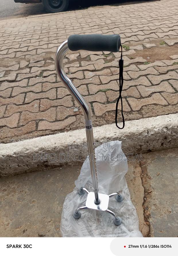 Quad Cane. · Photo 2