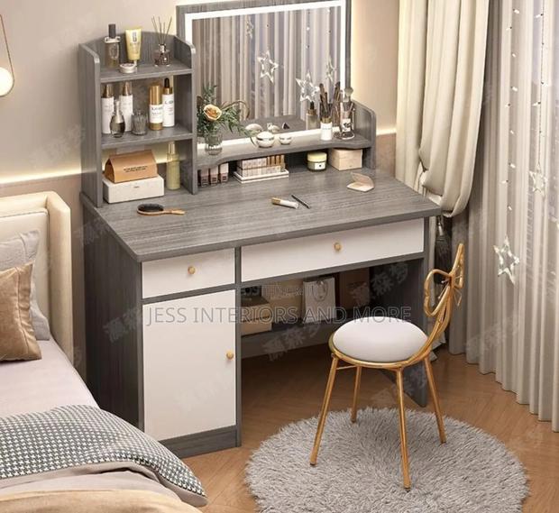 Dresser/Vanity Desk Set With Drawers · Photo 3