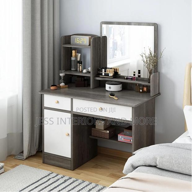 Dresser/Vanity Desk Set With Drawers · Photo 4