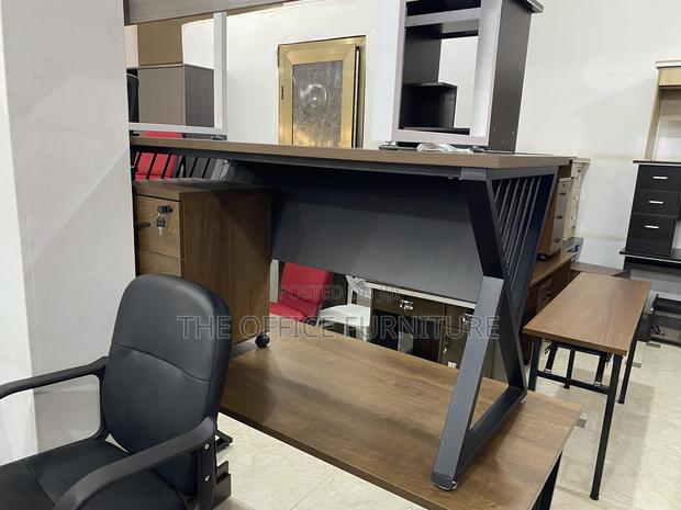 Modern Office Desk (1.4m) · Photo 4