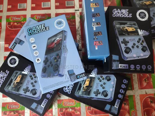 R36s Retro Handheld Console With Many Games