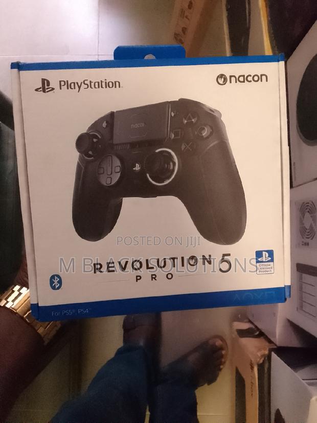 Revolution Pro 5 Wireless Controller · Photo 3