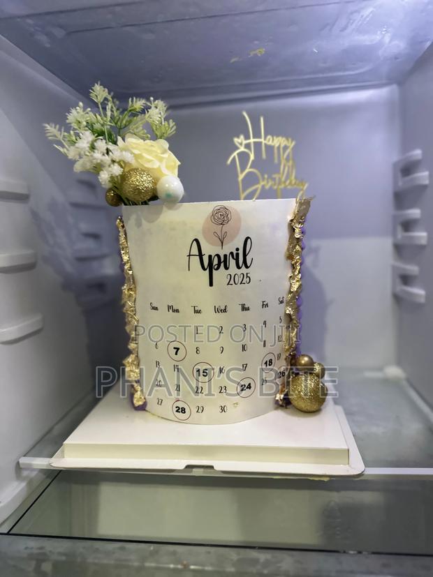 Size 8 ,4layers and Edible Print · Photo 2