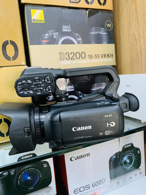 With All Accessories Canon Xa25 · Photo 4