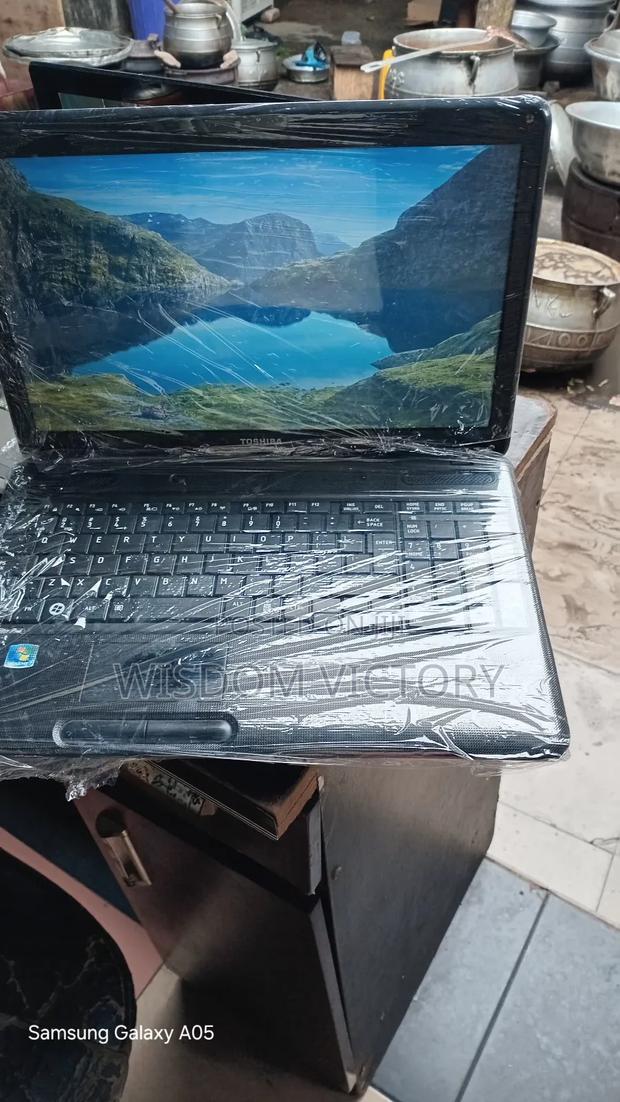 New Laptop Toshiba Satellite C850 4GB Intel Core I3 HDD 250GB
