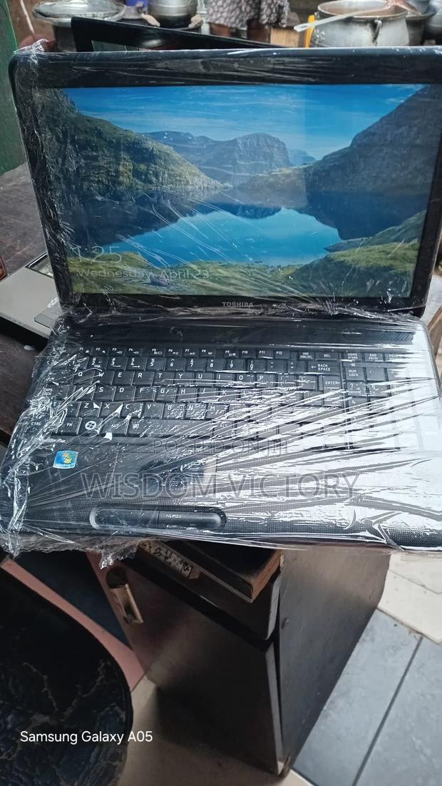 New Laptop Toshiba Satellite C850 4GB Intel Core I3 HDD 250GB photo 2