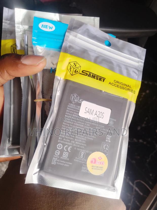 Original Samsung Galaxy A20s Battery photo 2