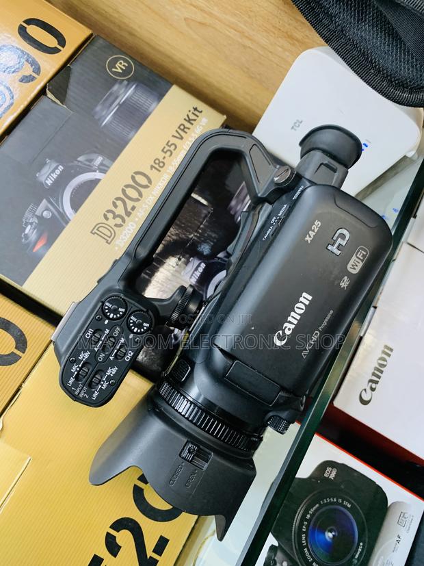 Canon Video Camera Xa25 · Photo 2