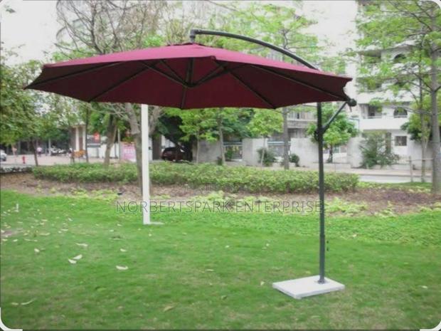 Cantilever Garden/Poolside Umbrella(1009) · Photo 3