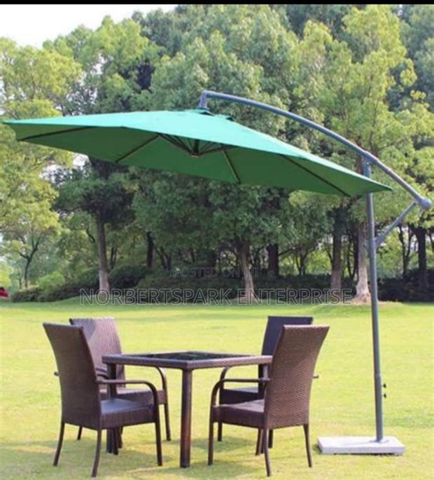 Cantilever Garden/Poolside Umbrella(1009) · Photo 4