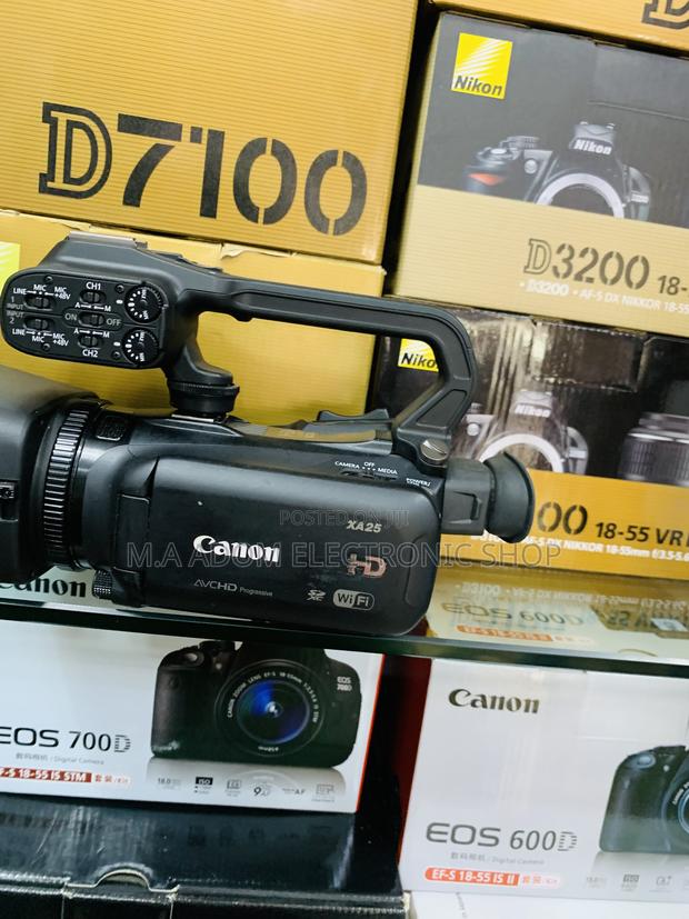 Canon Sdi / Hdmi Xa25 Video Camera · Photo 4