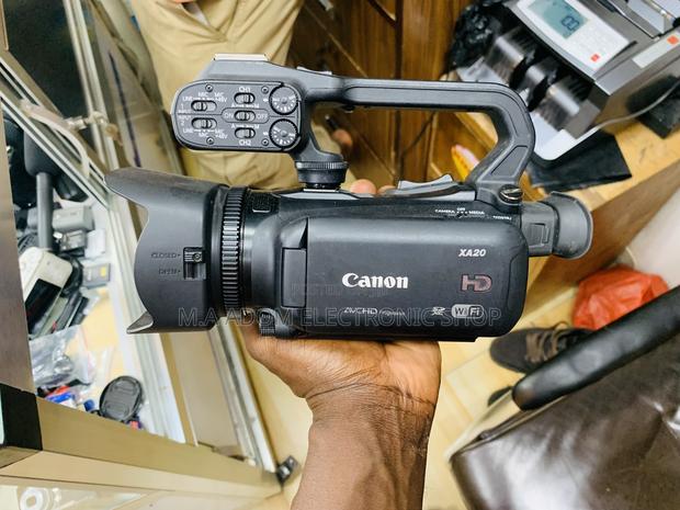 With 20x Hd Zoom Lens Canon Xa20 Camera · Photo 2