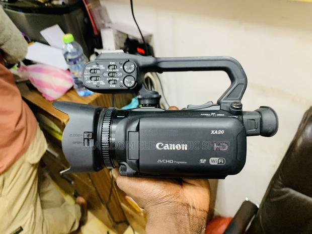 Canon 1080p Video Camera Xa20 · Photo 2