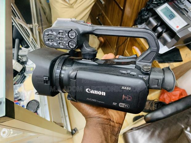 Xa20 Canon Camera With Intelligent Battery System · Photo 2