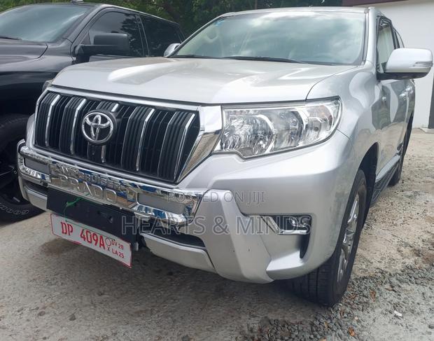 Toyota Land Cruiser Prado 2018 Silver photo 3