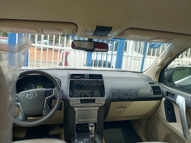 Toyota Land Cruiser Prado 2018 Silver photo 5