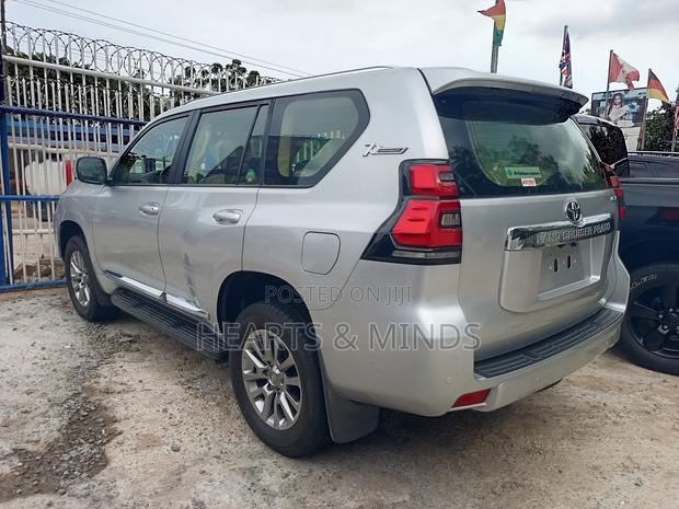 Toyota Land Cruiser Prado 2018 Silver