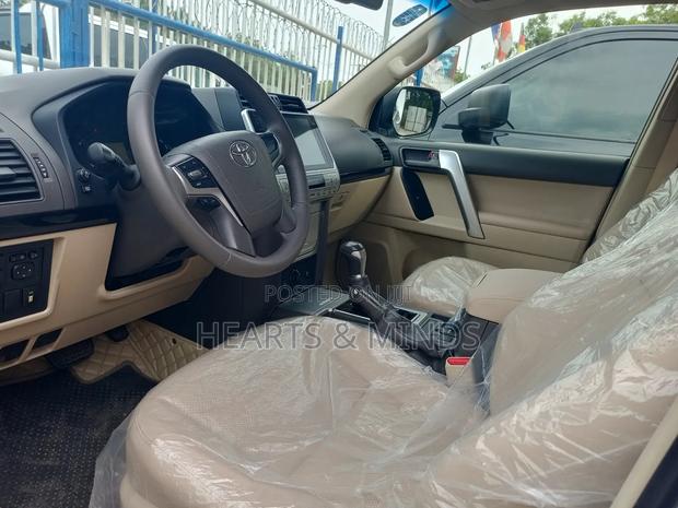 Toyota Land Cruiser Prado 2018 Silver photo 8