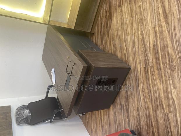 Office Table · Photo 3