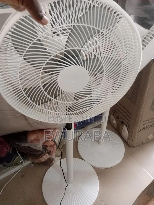 16inch Rechargeable Standing Fan With Solar Panel and Remote photo 3
