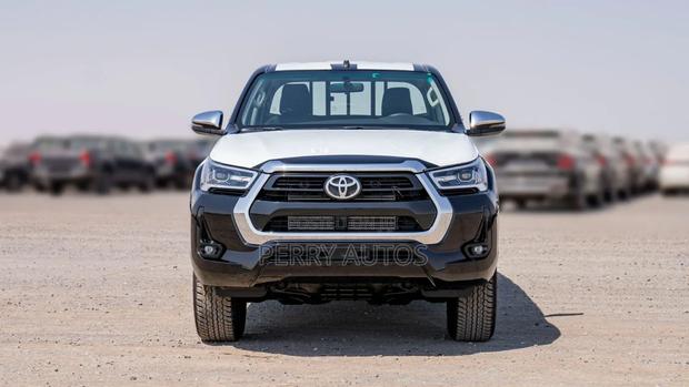 New Toyota Hilux 2023 Black