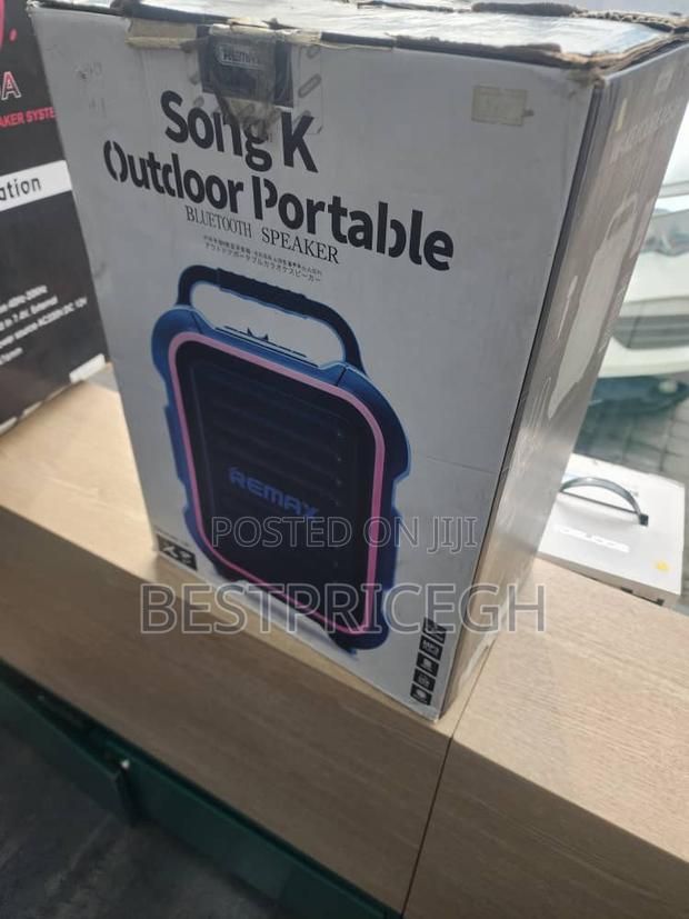 Remax Song K Outdoor Portable Bluetooth Speaker · Photo 3