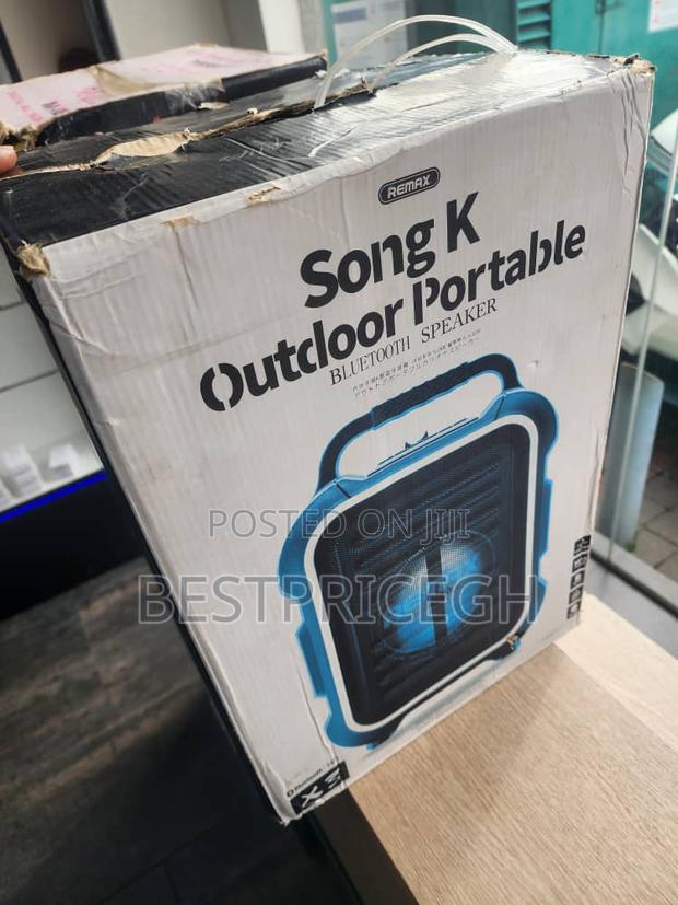 Remax Song K Outdoor Portable Bluetooth Speaker · Photo 4