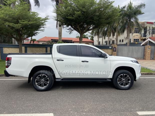 Mitsubishi L200 2023 White